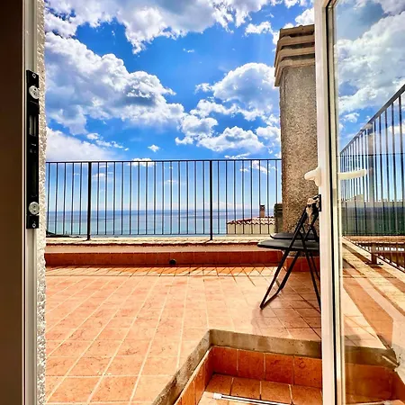 Апартаменты Hostdomus - La Terrazza Sul Mare Пьетра-Лигуре