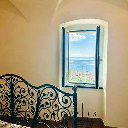 Hostdomus - La Terrazza Sul Mare *