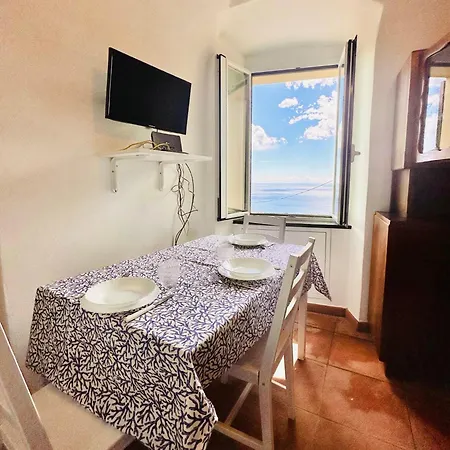 Hostdomus - La Terrazza Sul Mare Pietra Ligure