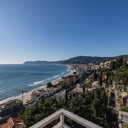 Hostdomus - La Terrazza Sul Mare With Private Parking * Alassio