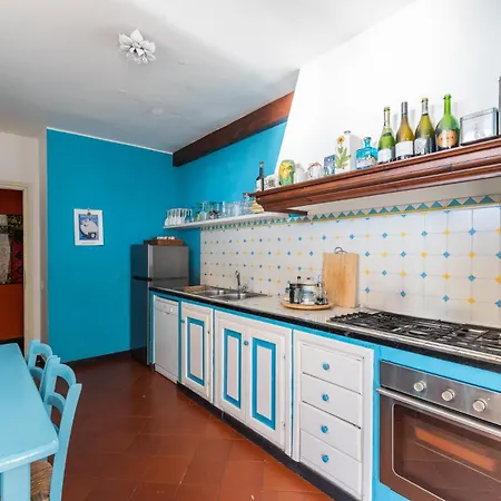 Hostdomus - La Terrazza Sul Mare With Private Parking Apartment