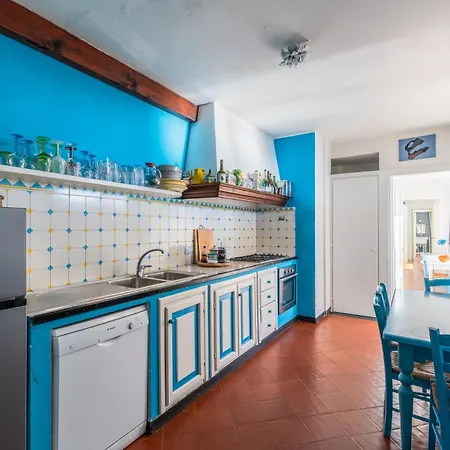 Hostdomus - La Terrazza Sul Mare With Private Parking *