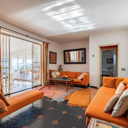 Hostdomus - La Terrazza Sul Mare With Private Parking *